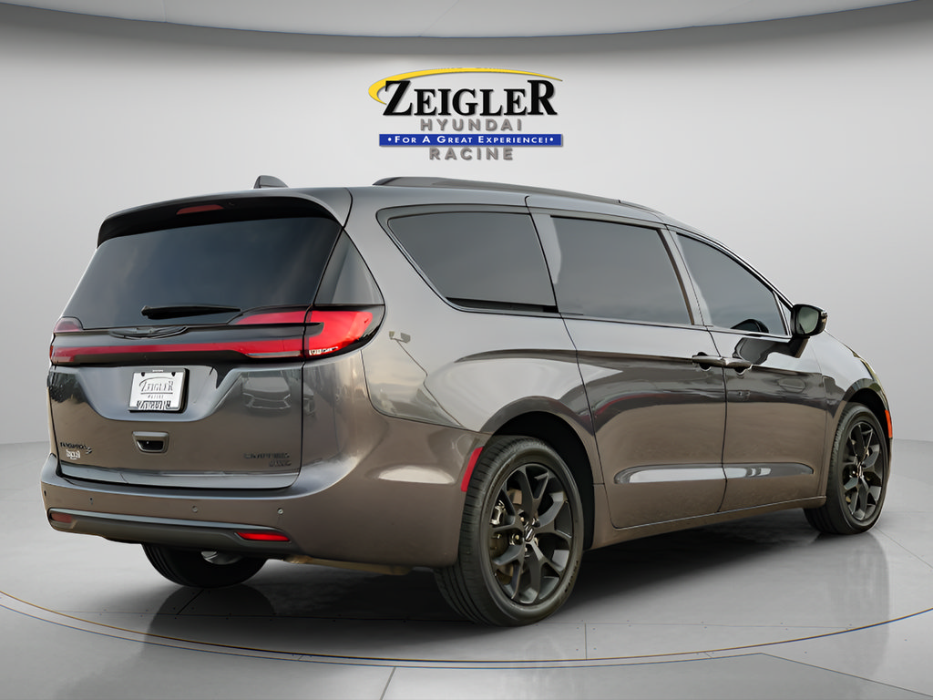 Used 2023 Chrysler Pacifica Limited w/ S Appearance Package AWD/4WD image 8