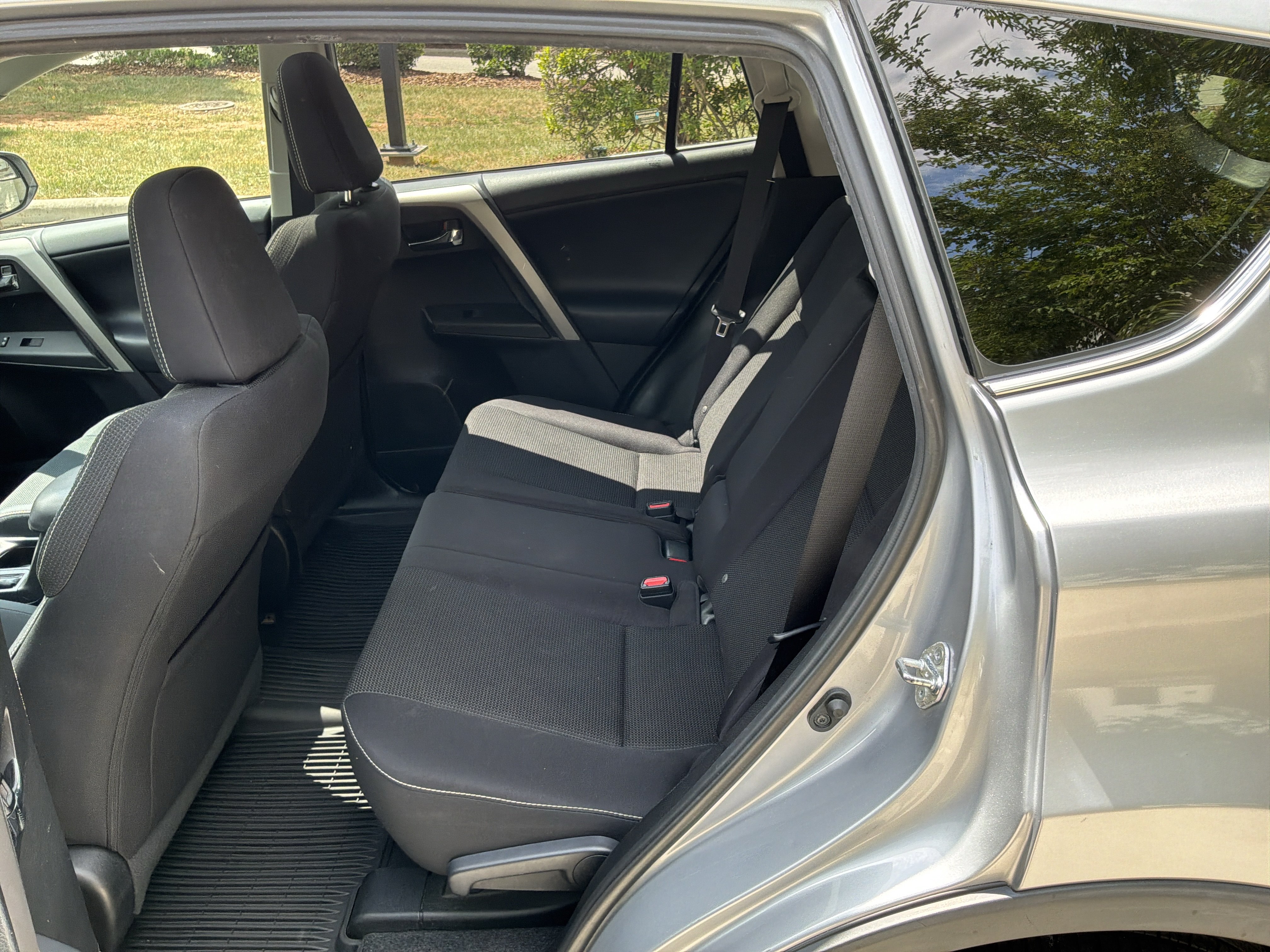 Used 2016 Toyota RAV4 XLE AWD/4WD image 30