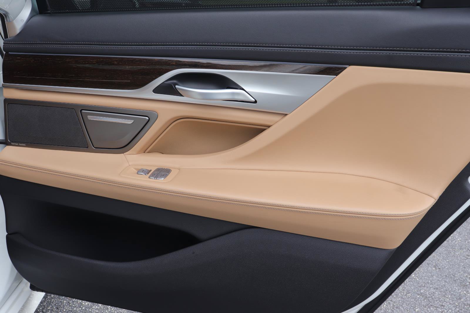 Used 2022 BMW 740i w/ Premium Package RWD image 17