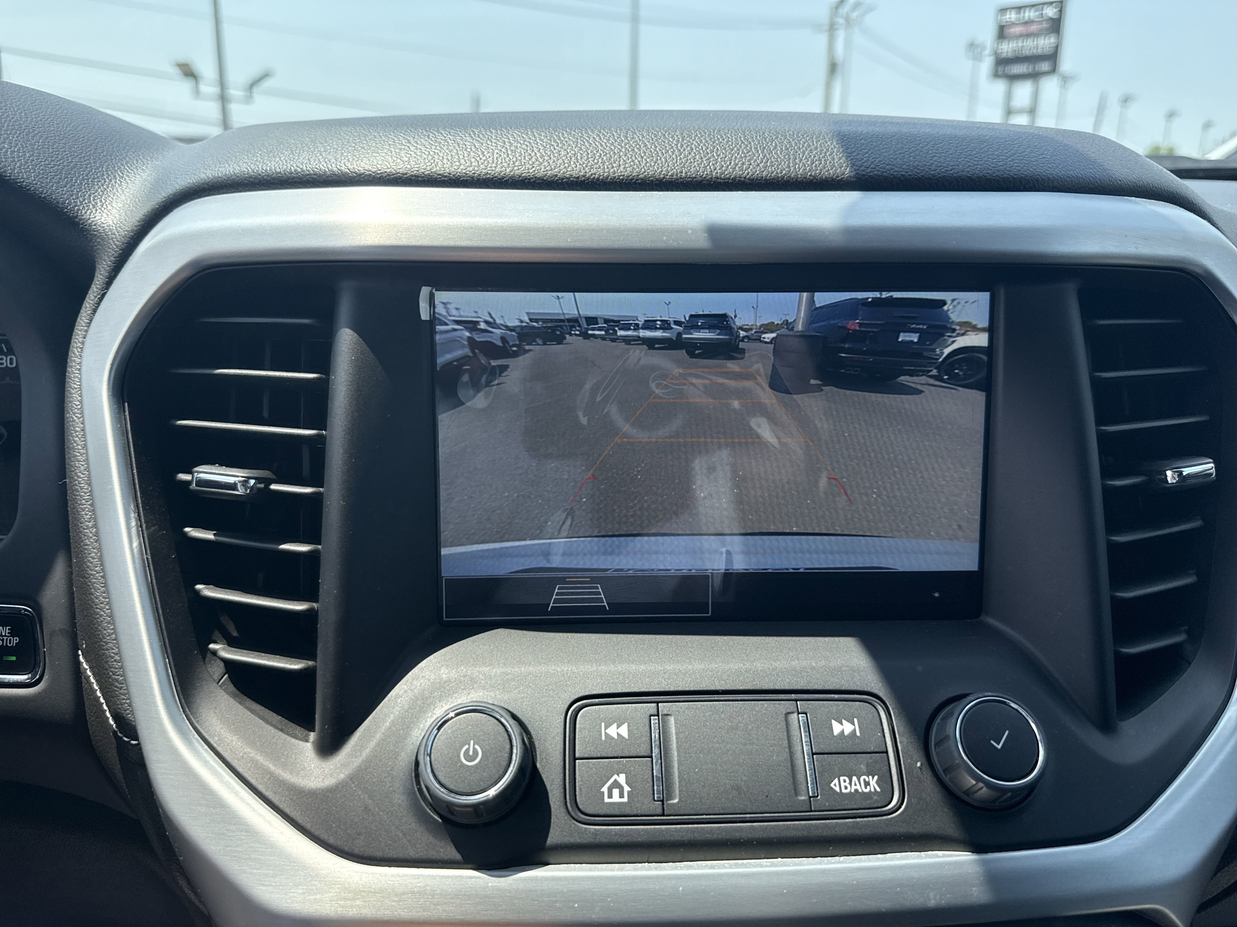 Certified 2022 GMC Acadia SLE w/ Driver Convenience Package image 16