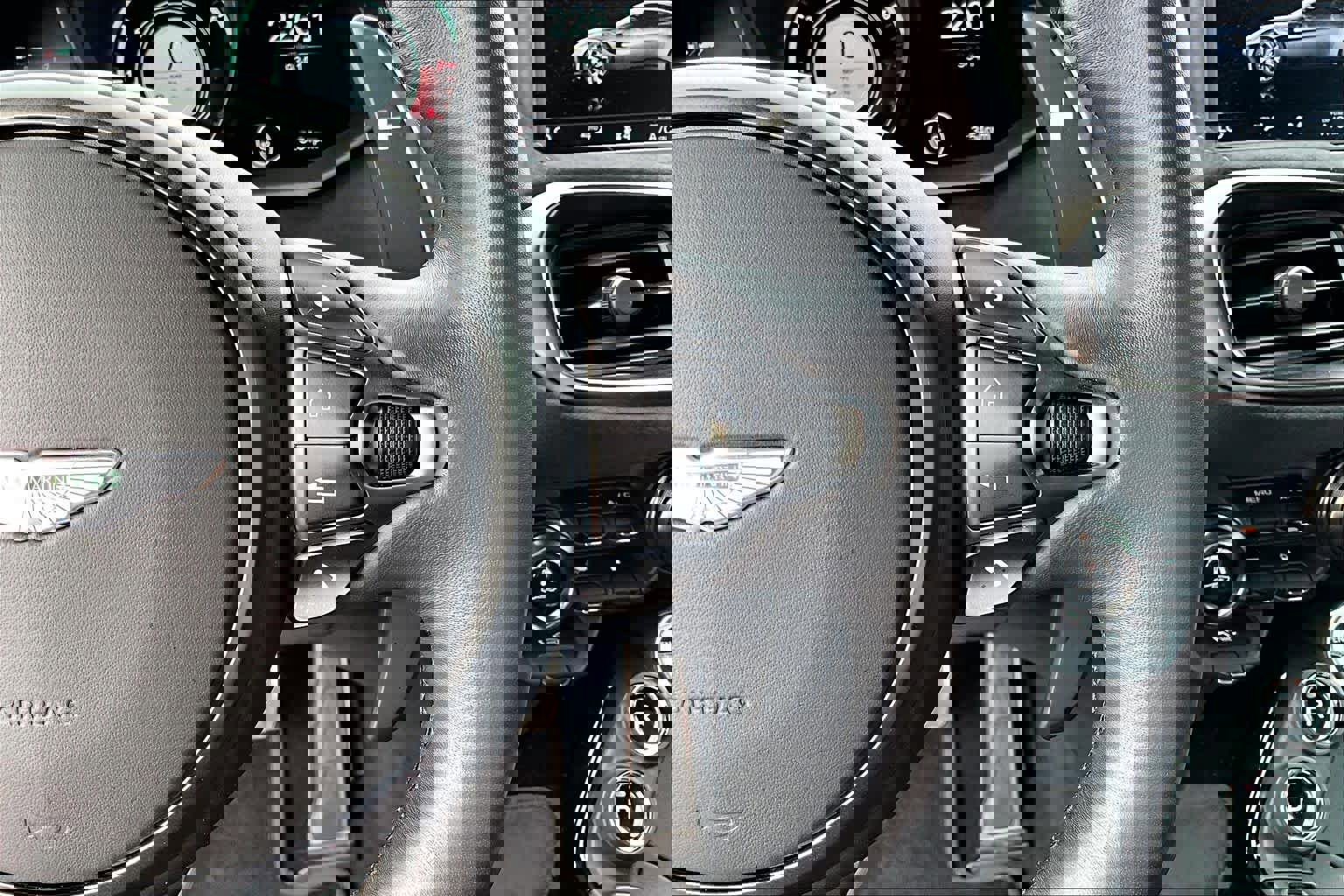 Used 2020 Aston Martin V8 Vantage Coupe image 23