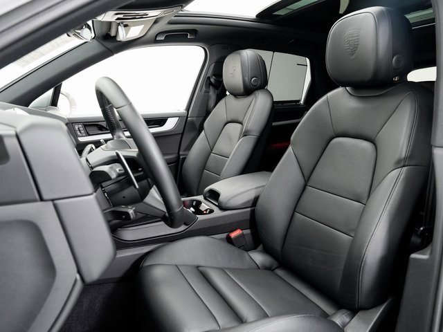Certified 2025 Porsche Cayenne image 5