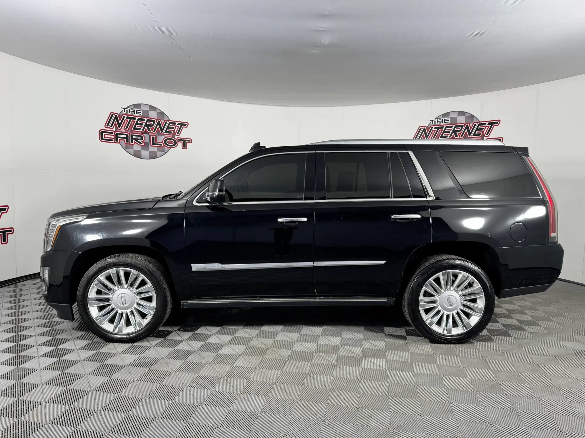 Used 2016 Cadillac Escalade Platinum AWD/4WD image 4