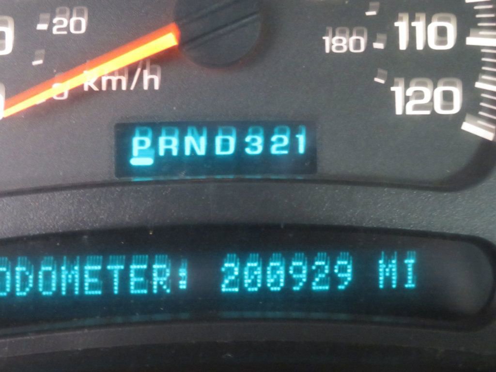 Used 2004 Chevrolet Silverado 2500 LS w/ Skid Plate Package AWD/4WD image 42