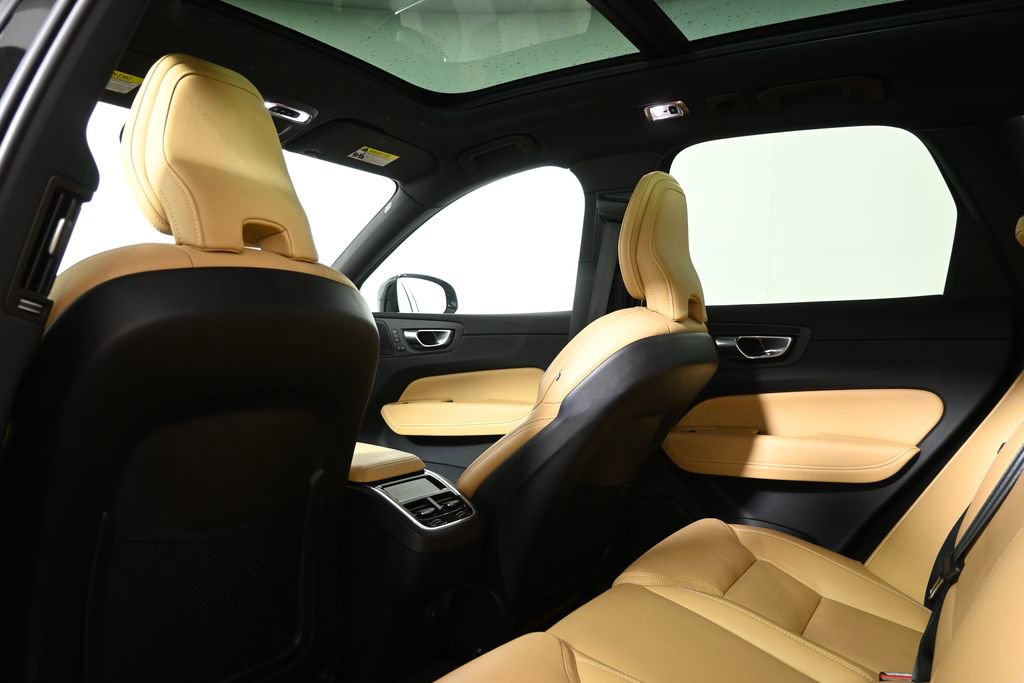 Used 2021 Volvo XC60 T5 Inscription w/ Climate Package image 33