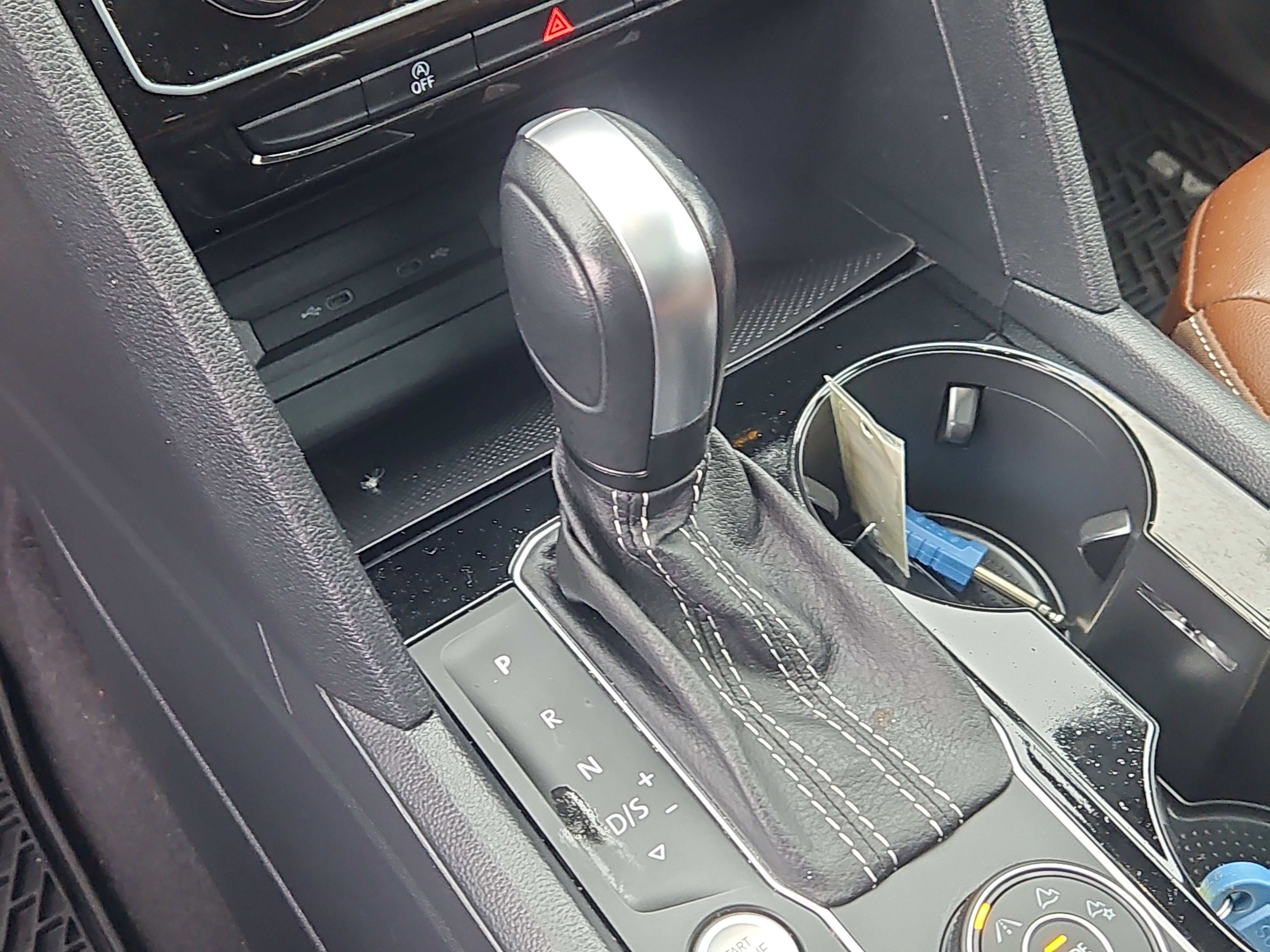 Certified 2022 Volkswagen Atlas SEL R-Line image 24