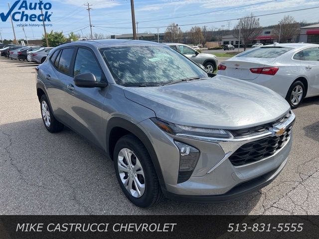 Used 2025 Chevrolet Trax LS w/ Driver Confidence Package image 2