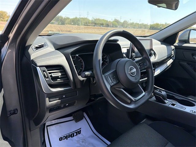 Used 2024 Nissan Rogue SV image 10