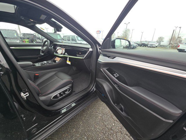 Used 2024 Jeep Wagoneer S image 11