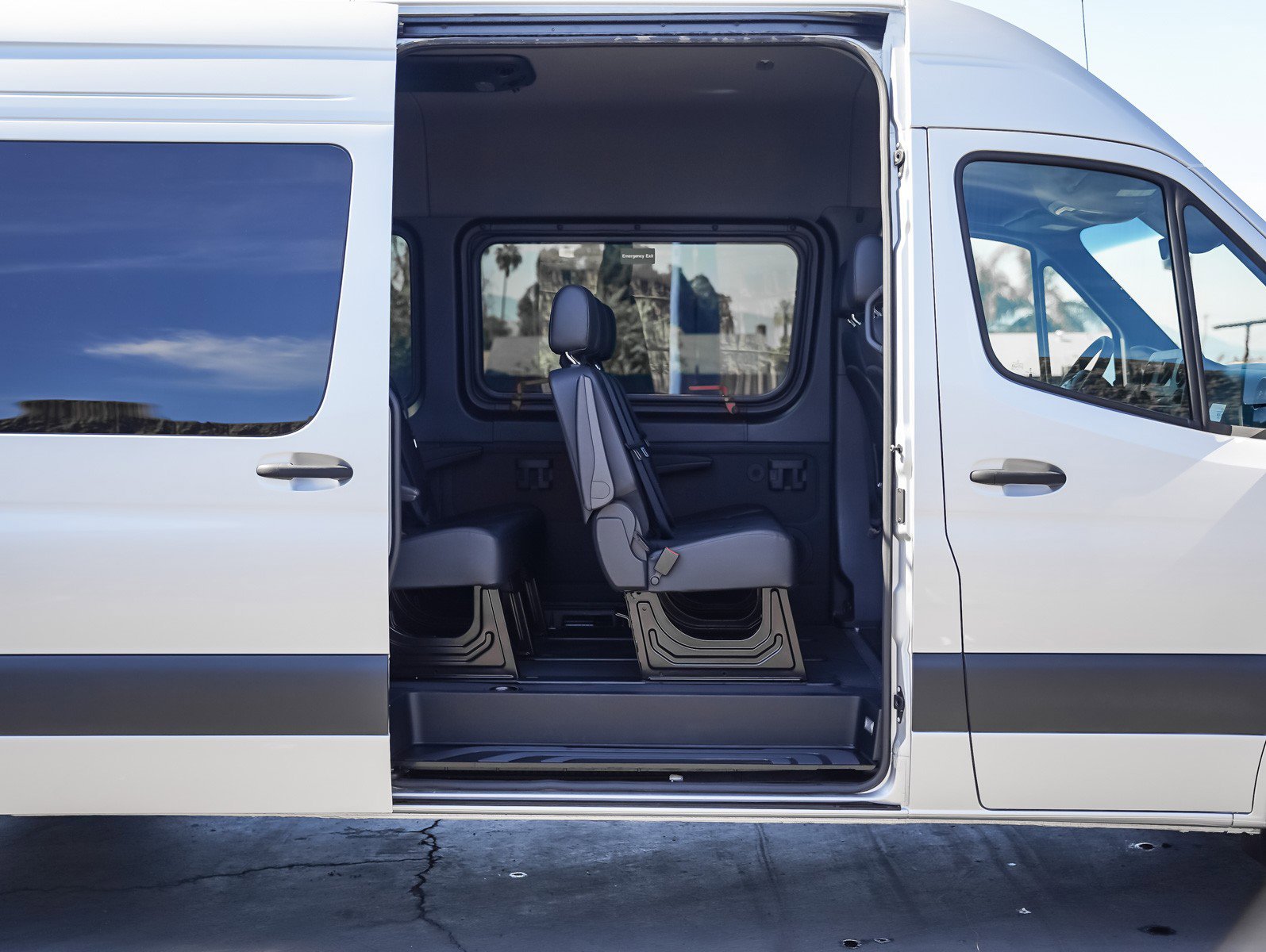 Used 2024 Mercedes-Benz Sprinter 2500 image 8