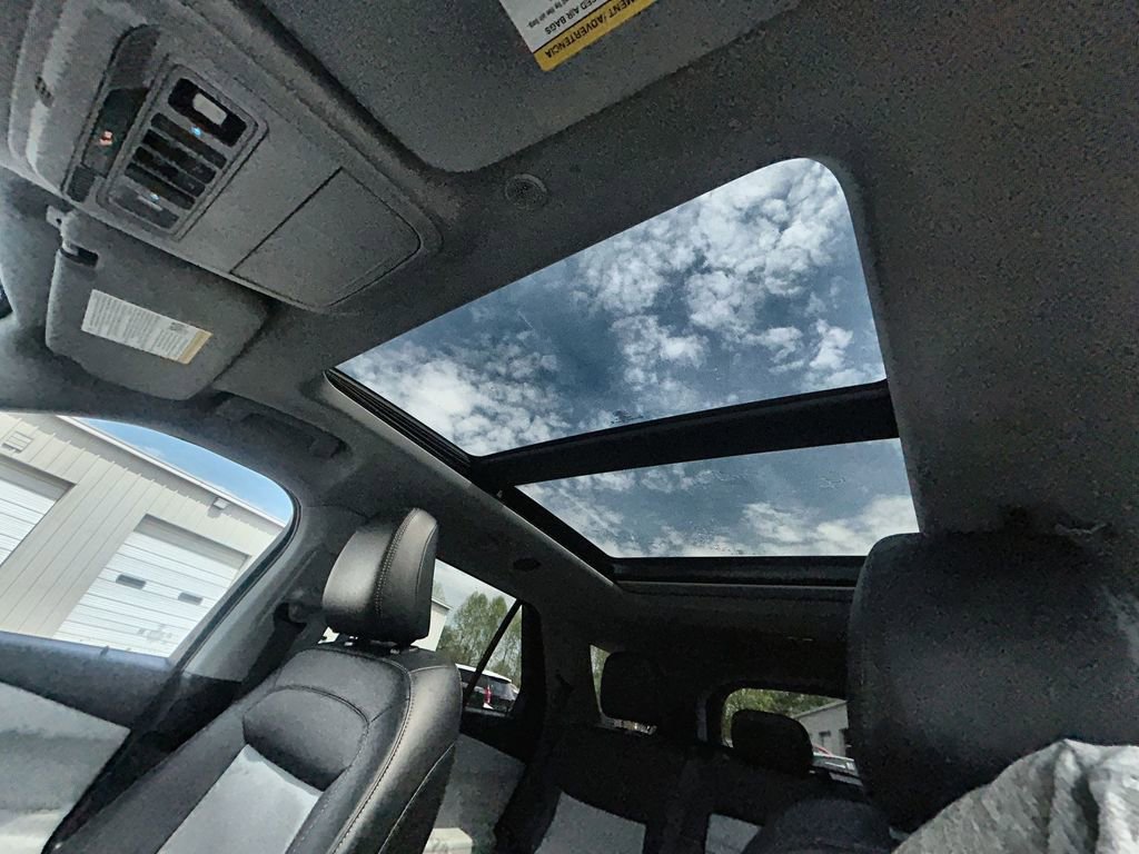 Used 2023 Ford Explorer XLT w/ Equipment Group 202A AWD/4WD image 28