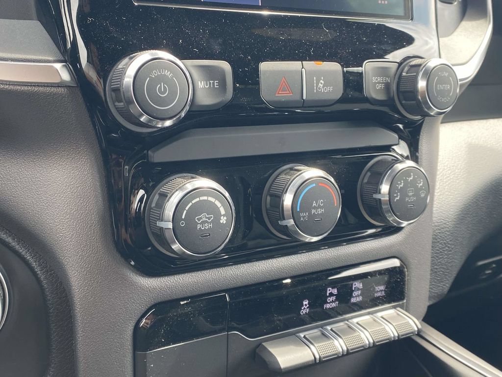 New 2026 RAM 1500 Express AWD/4WD image 22