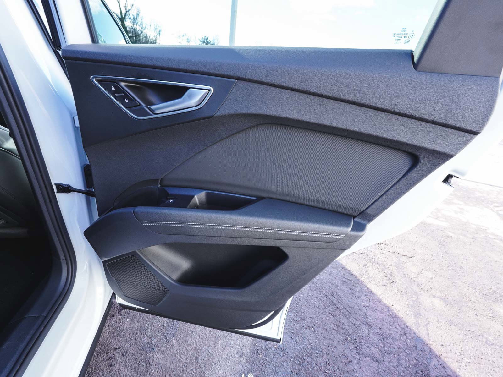 Used 2025 Audi Q4 e-tron Premium image 13