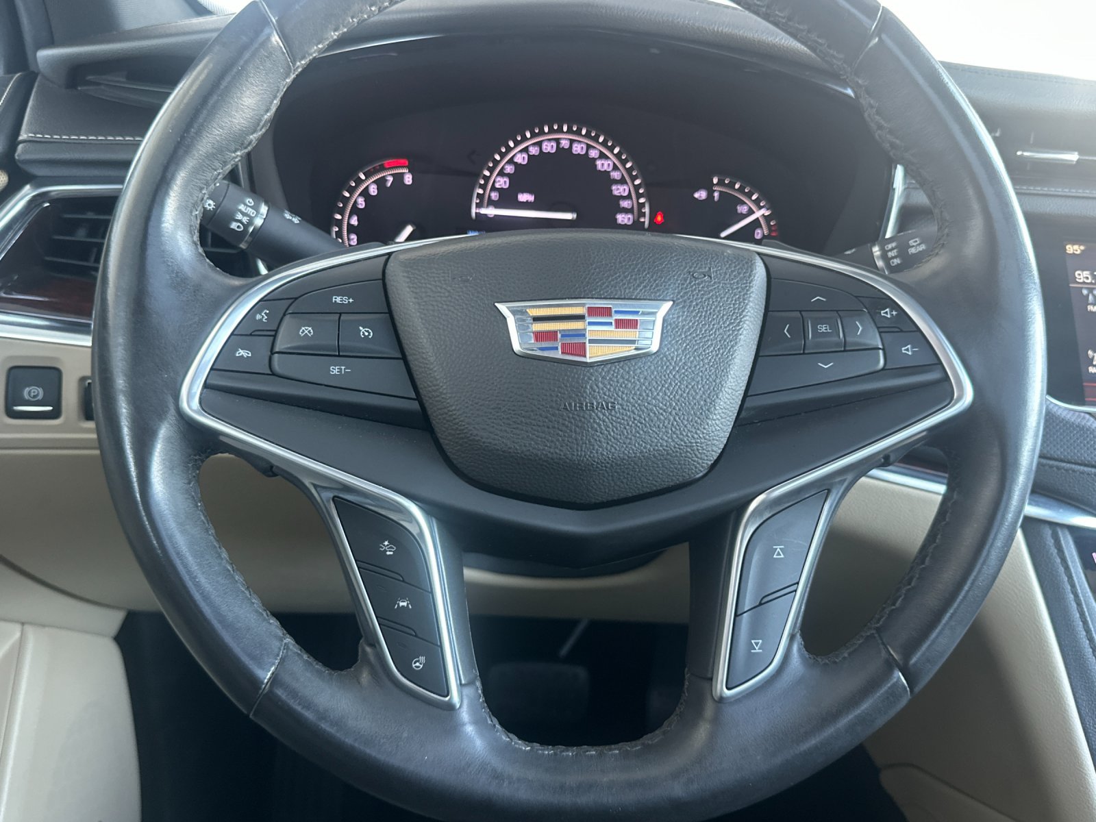 Used 2017 Cadillac XT5 Luxury w/ Driver Awareness Package AWD/4WD image 24