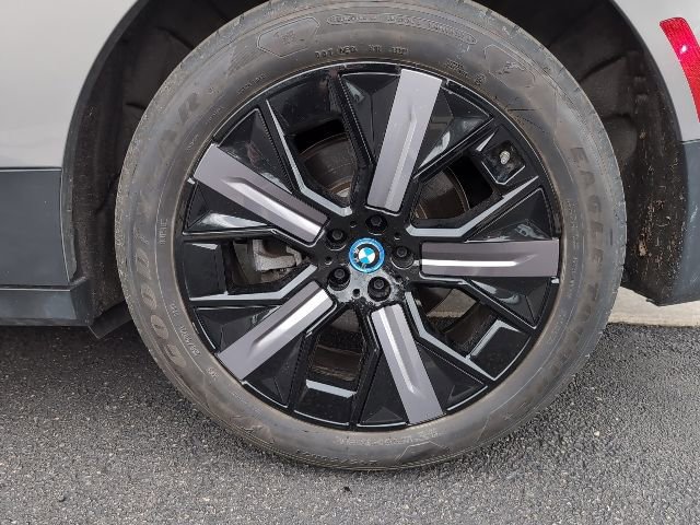 Used 2024 BMW iX xDrive50 w/ Premium Package image 11