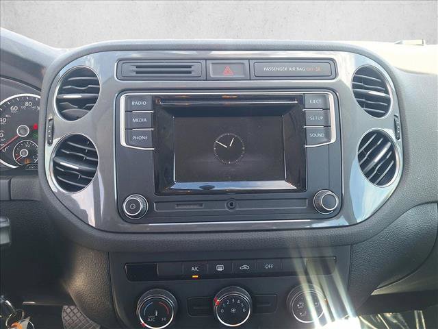 Used 2017 Volkswagen Tiguan Limited w/ Alloy Wheels Package FWD image 12