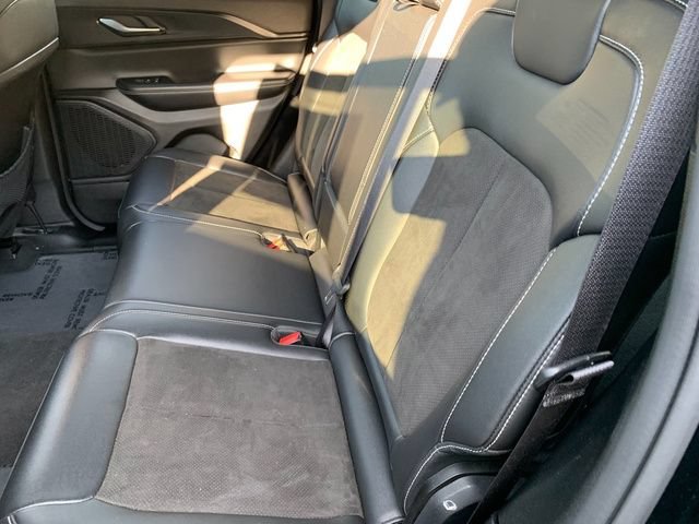 Used 2023 Jeep Grand Cherokee Altitude AWD/4WD image 15