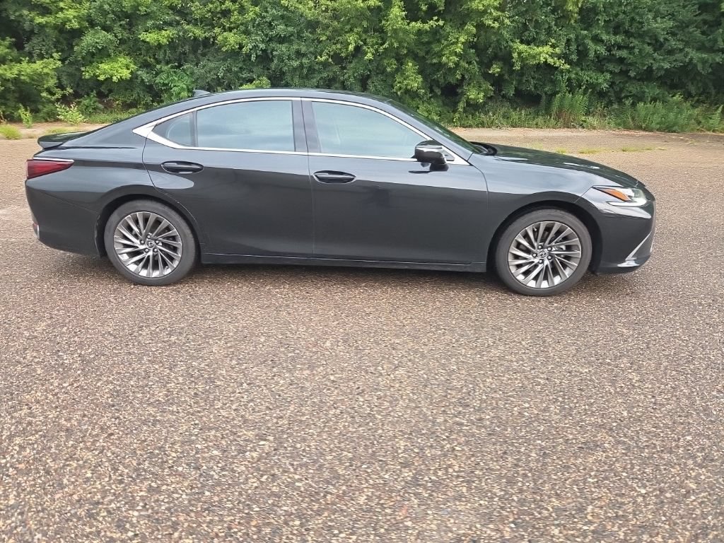 Used 2024 Lexus ES 300h Ultra Luxury w/ Accessory Package (Z1) FWD image 24