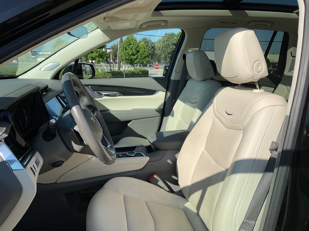 Used 2023 Cadillac XT6 Premium Luxury w/ LPO, Floor Liner Package AWD/4WD image 20