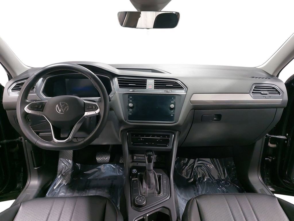 Used 2022 Volkswagen Tiguan SE image 9