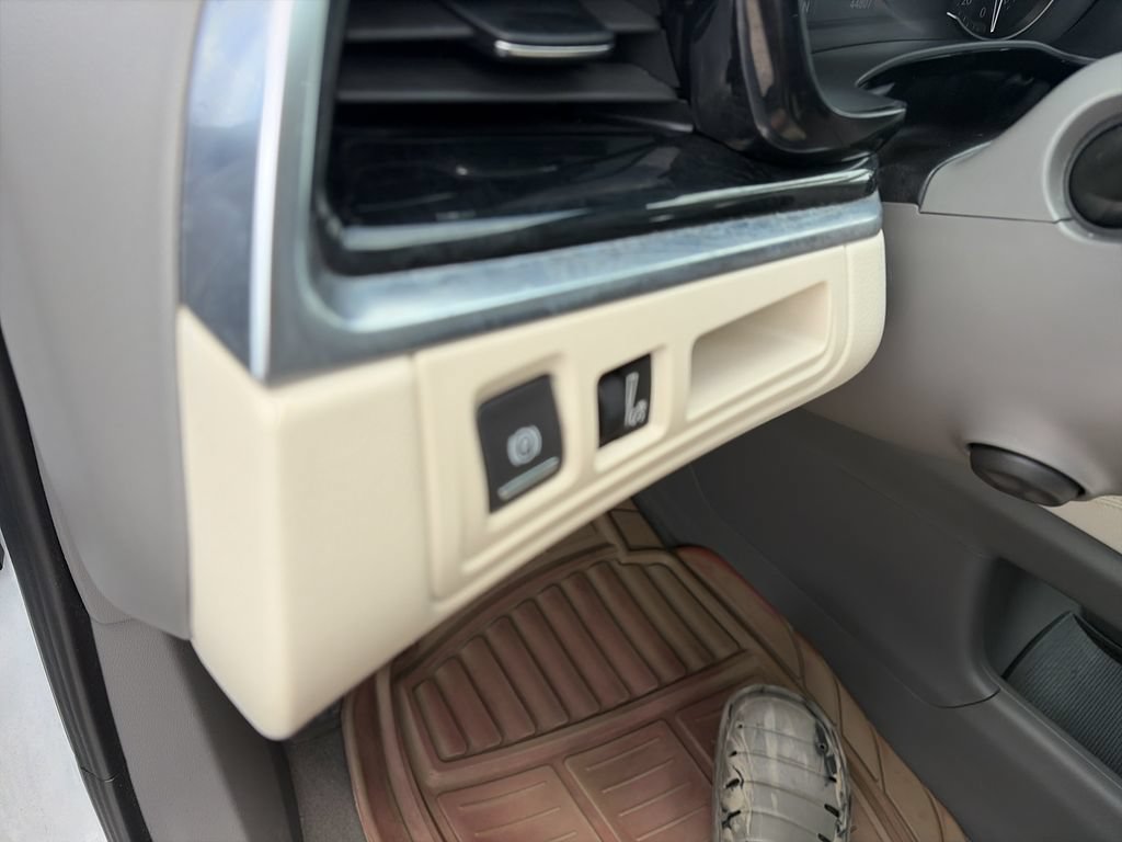 Used 2023 Cadillac XT6 Premium Luxury FWD image 20