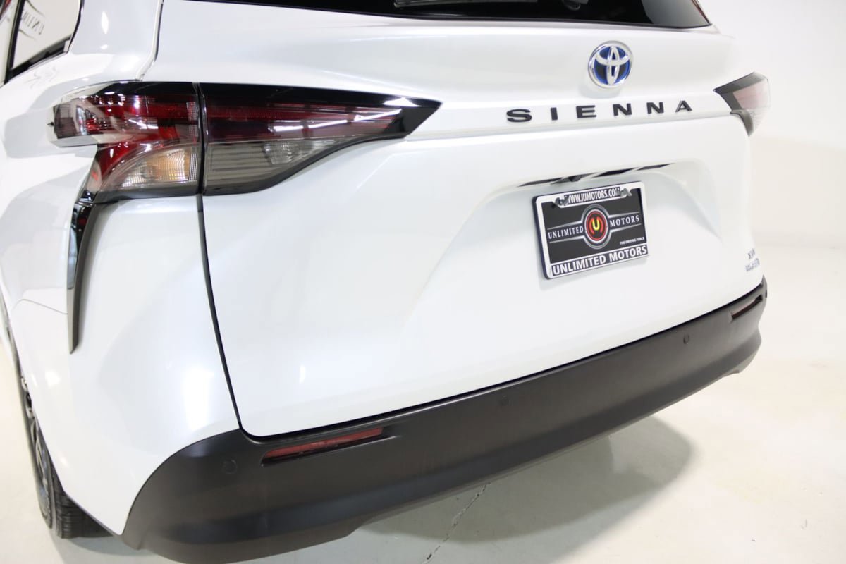 Used 2023 Toyota Sienna XLE FWD image 68