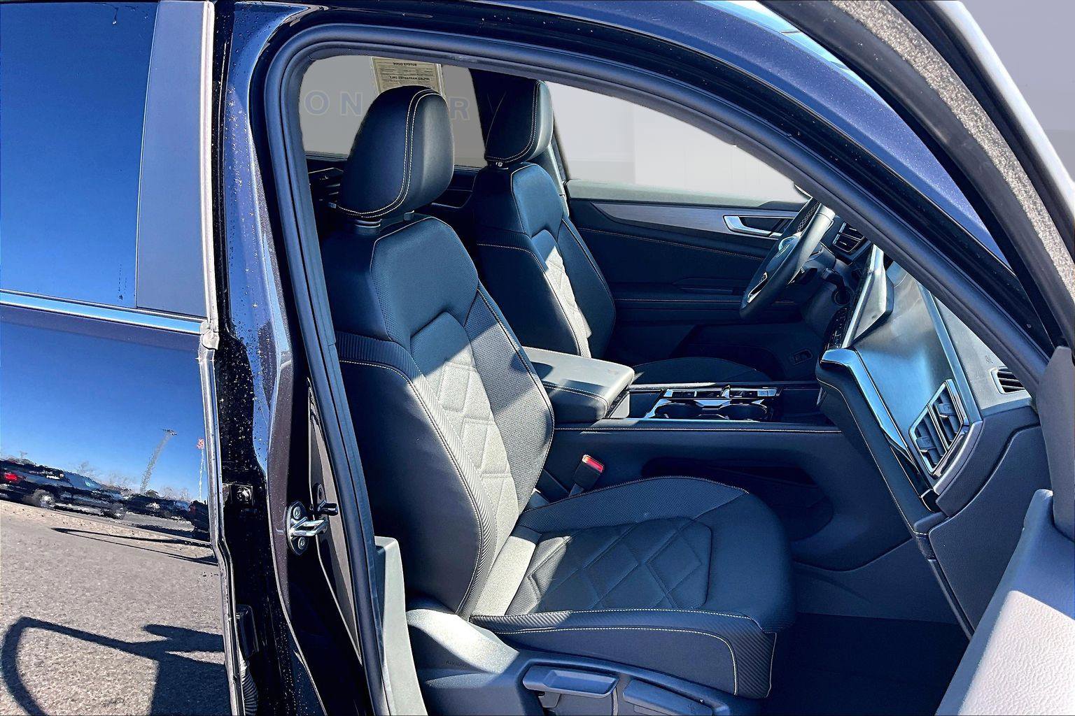 Used 2024 Volkswagen Atlas Cross Sport SE w/ Panoramic Sunroof Package image 31