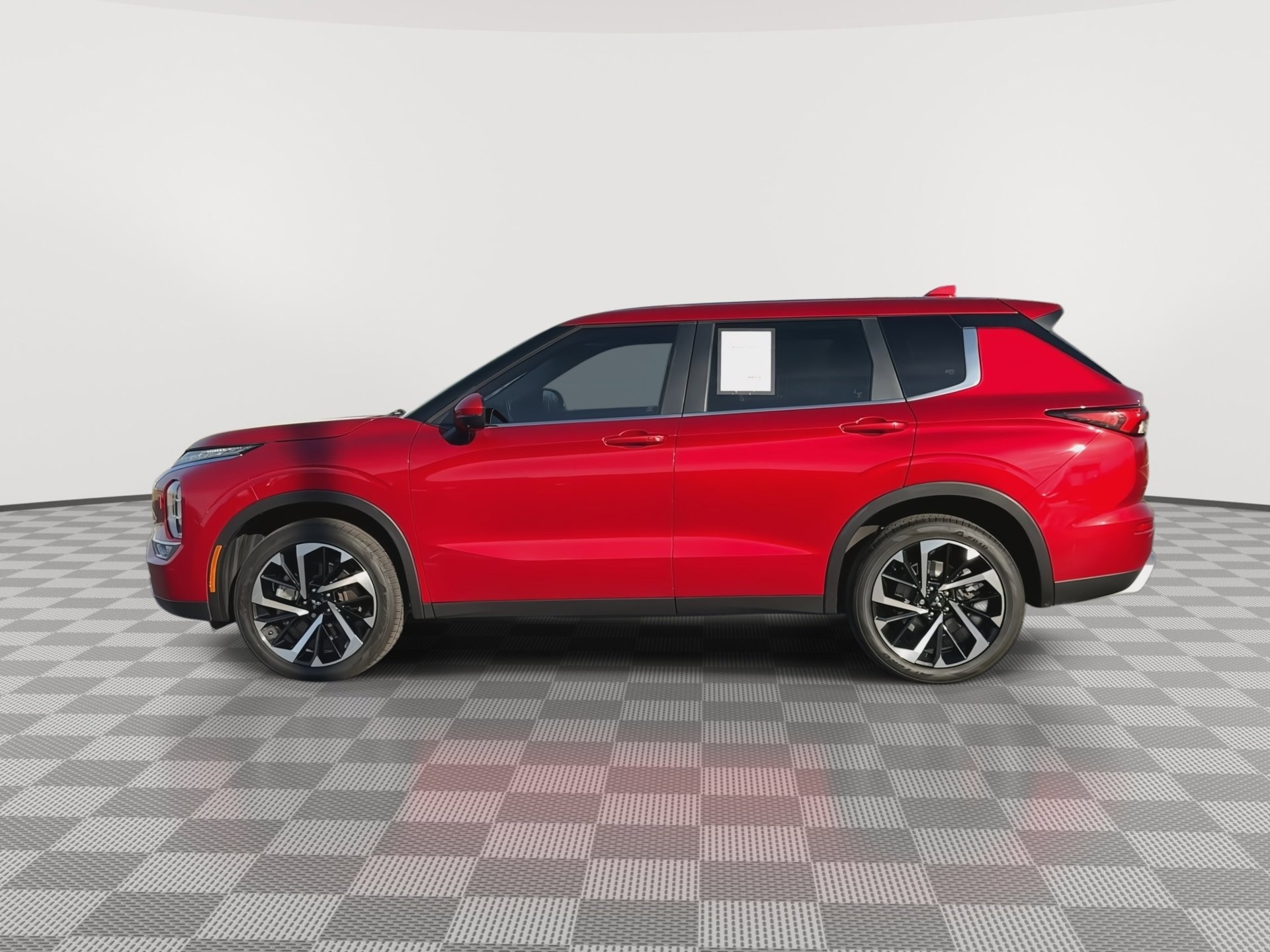 Used 2023 Mitsubishi Outlander SE image 5
