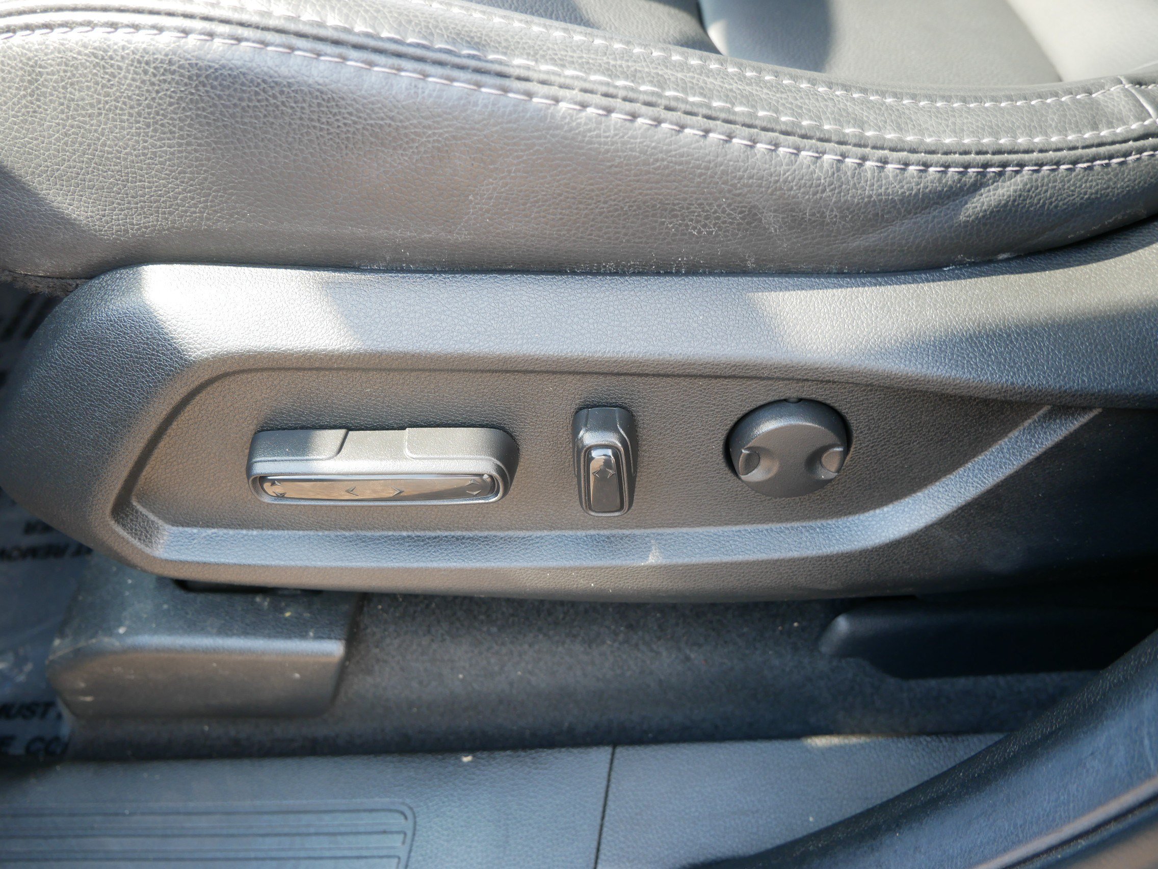 Used 2025 Honda Pilot EX-L image 19