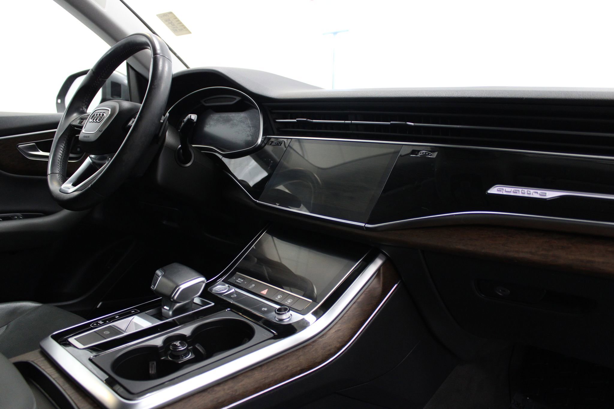 Used 2020 Audi Q8 Premium Plus AWD/4WD image 33