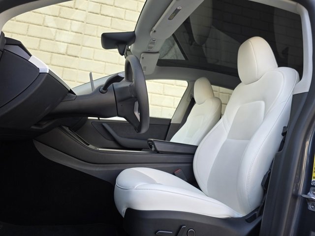 Used 2023 Tesla Model Y 2WD image 19