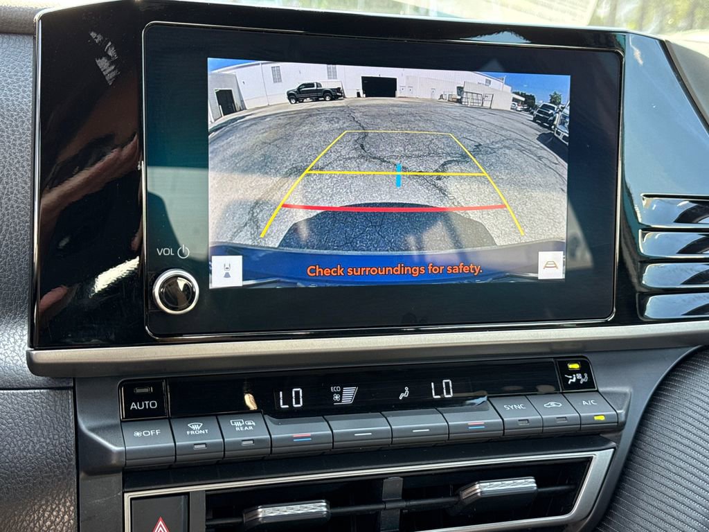 Used 2025 Toyota Camry SE image 29