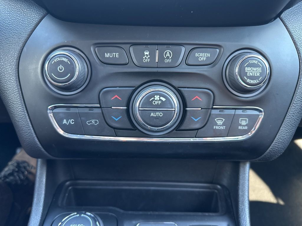 Used 2019 Jeep Cherokee Limited image 20