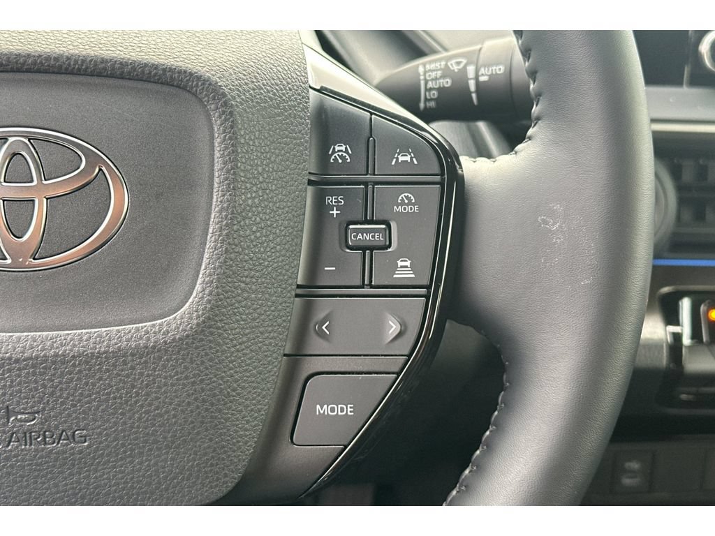 Used 2023 Toyota Prius XLE AWD/4WD image 27