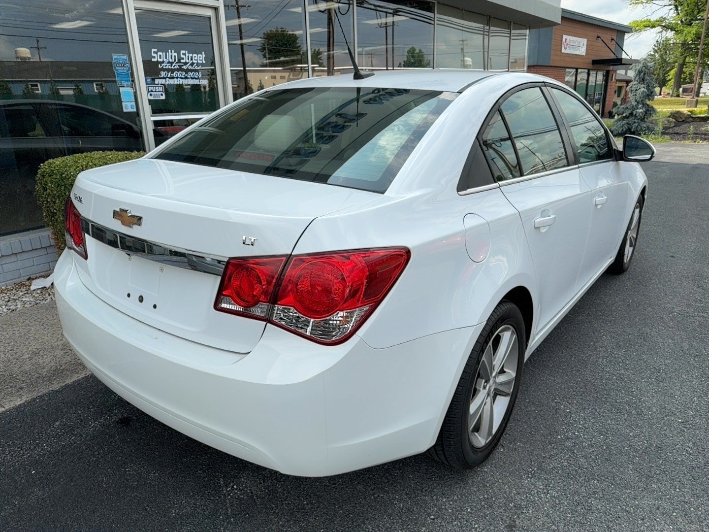 Used 2013 Chevrolet Cruze LT FWD image 3