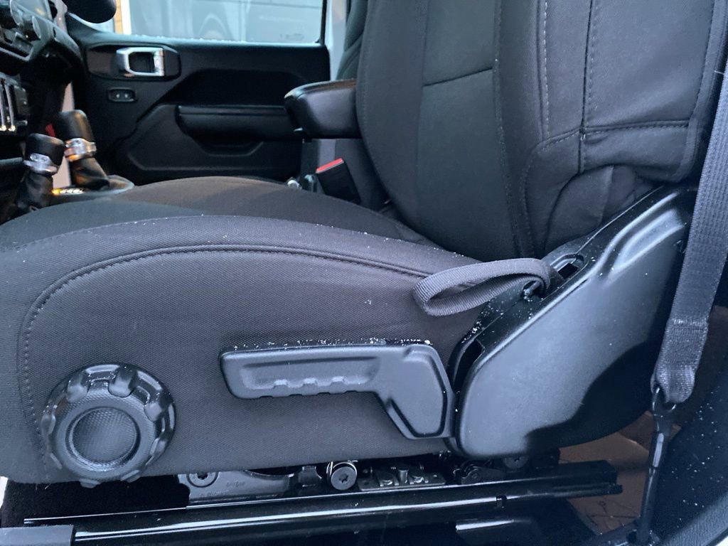 Used 2023 Jeep Wrangler Sport S image 17