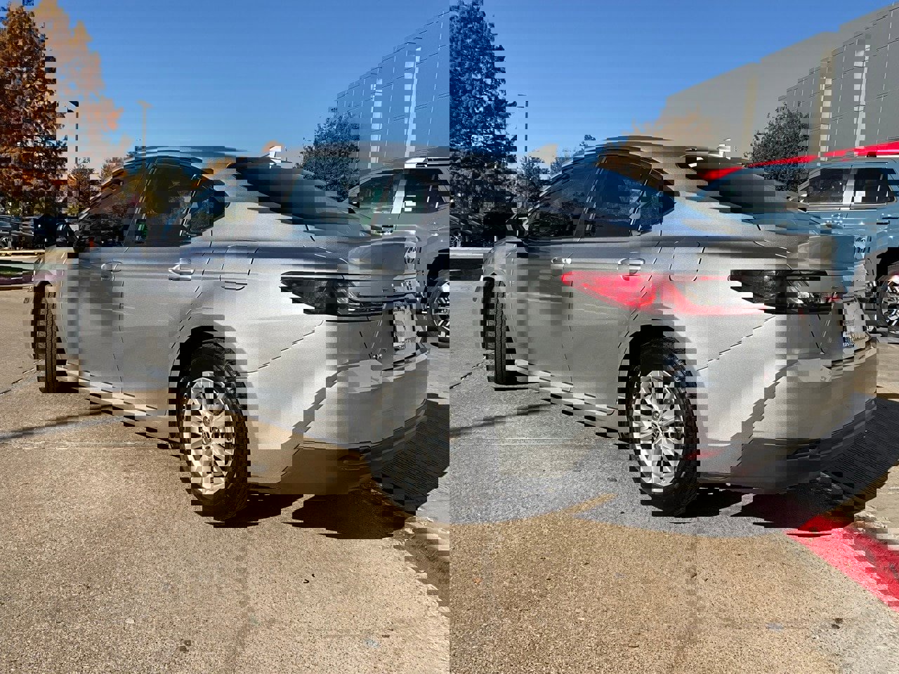 Used 2025 Toyota Camry LE image 8