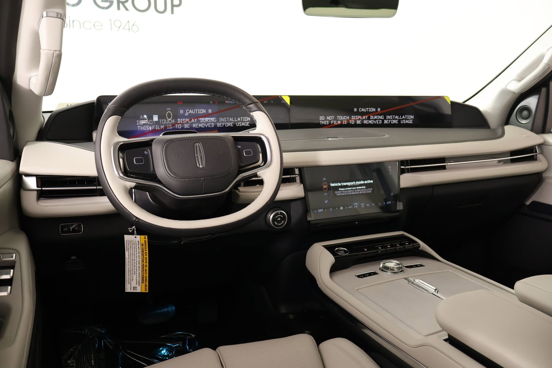 New 2026 Lincoln Navigator Premiere AWD/4WD image 2