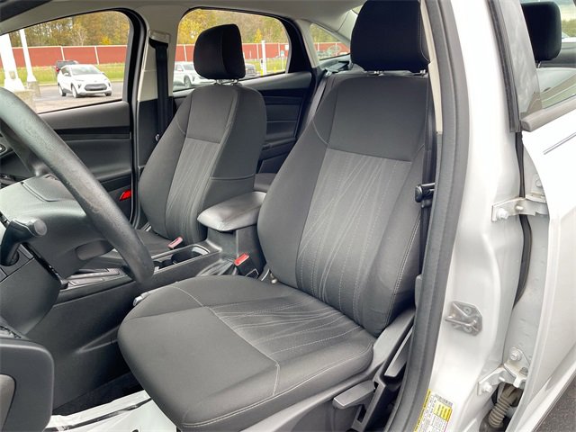 Used 2018 Ford Focus SE w/ SE Appearance Package image 17