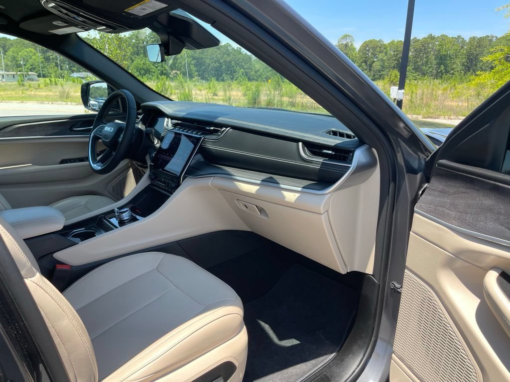 Certified 2025 Jeep Grand Cherokee Limited AWD/4WD image 41