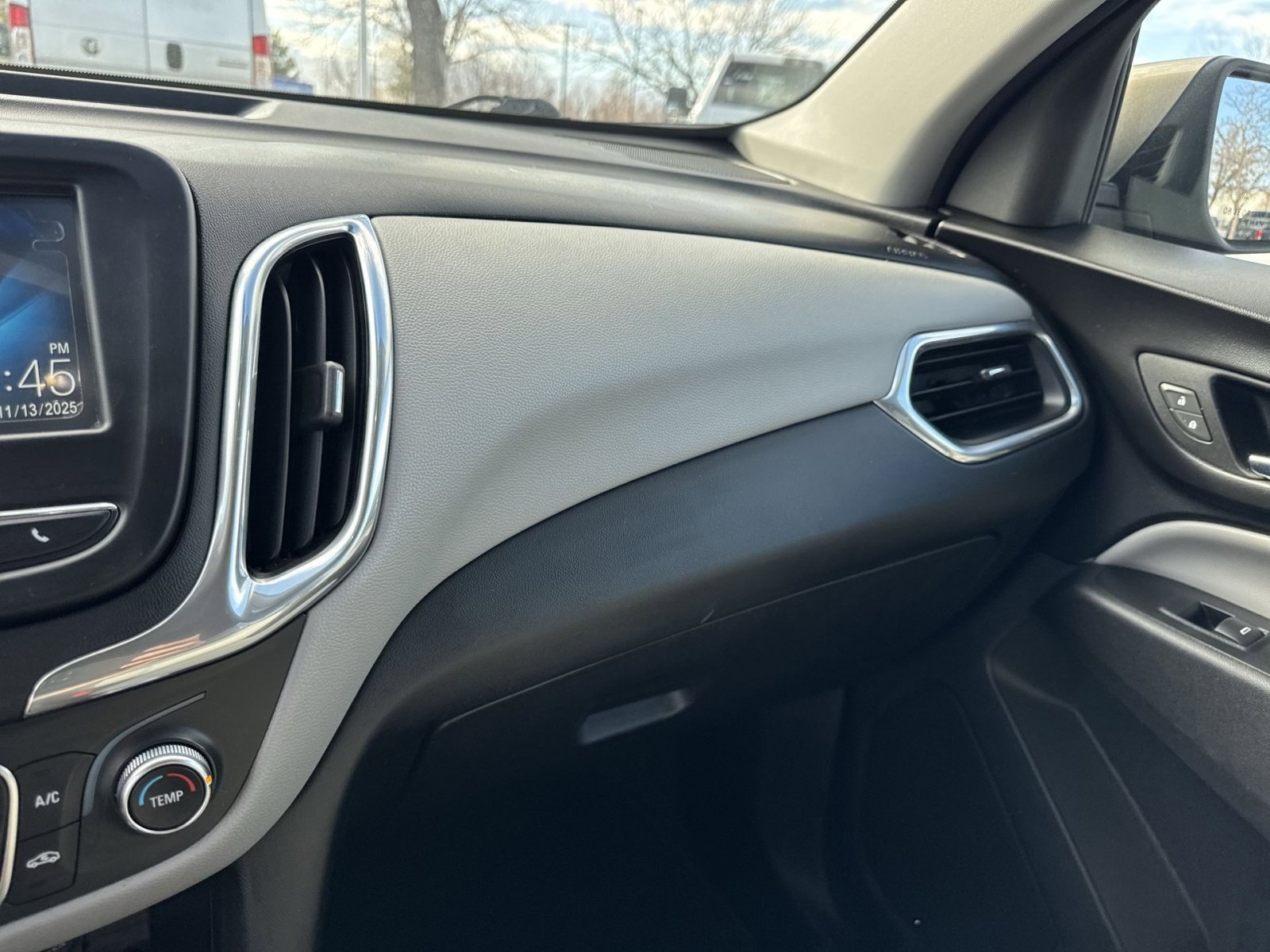 Used 2018 Chevrolet Equinox LT image 21