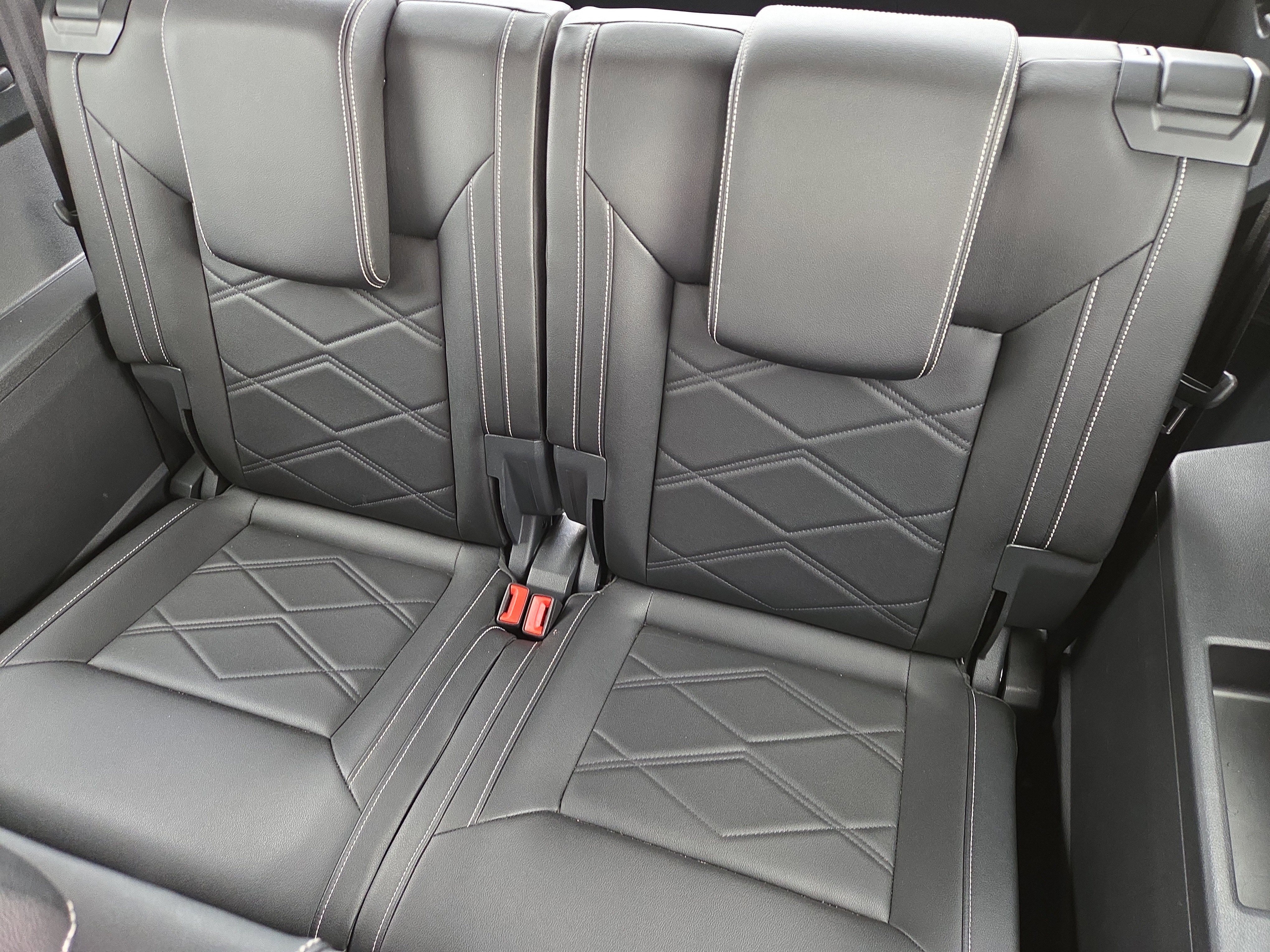 Certified 2025 Volkswagen Atlas SE image 9