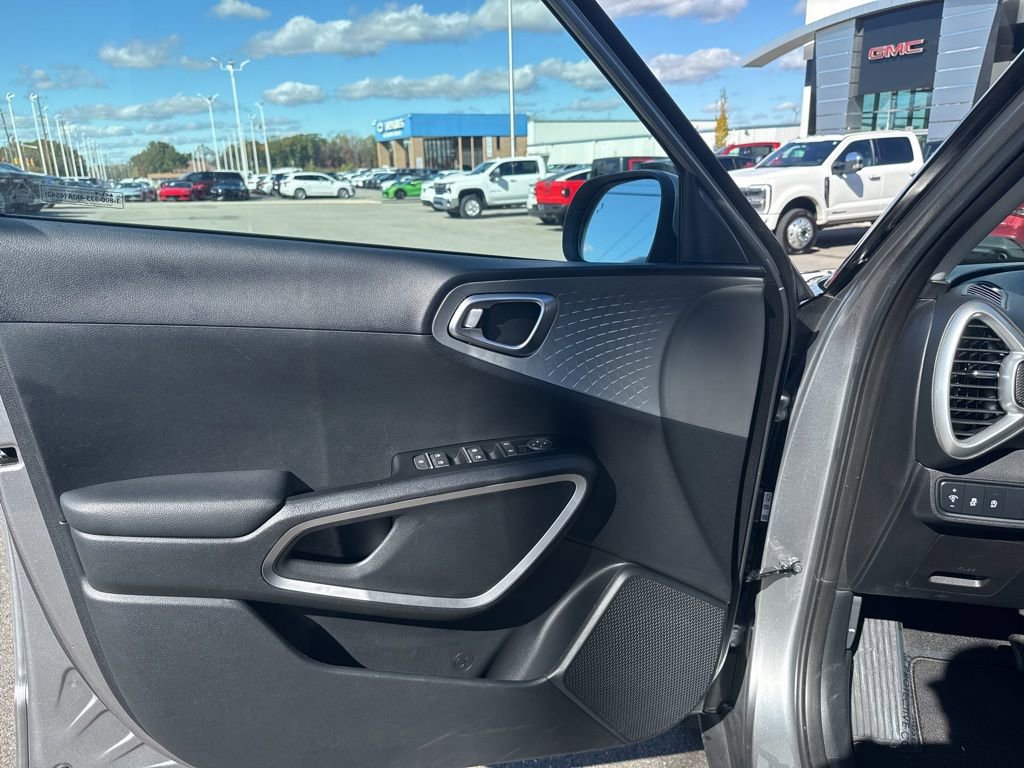 Used 2024 Kia Soul LX w/ Option Group 015 image 22
