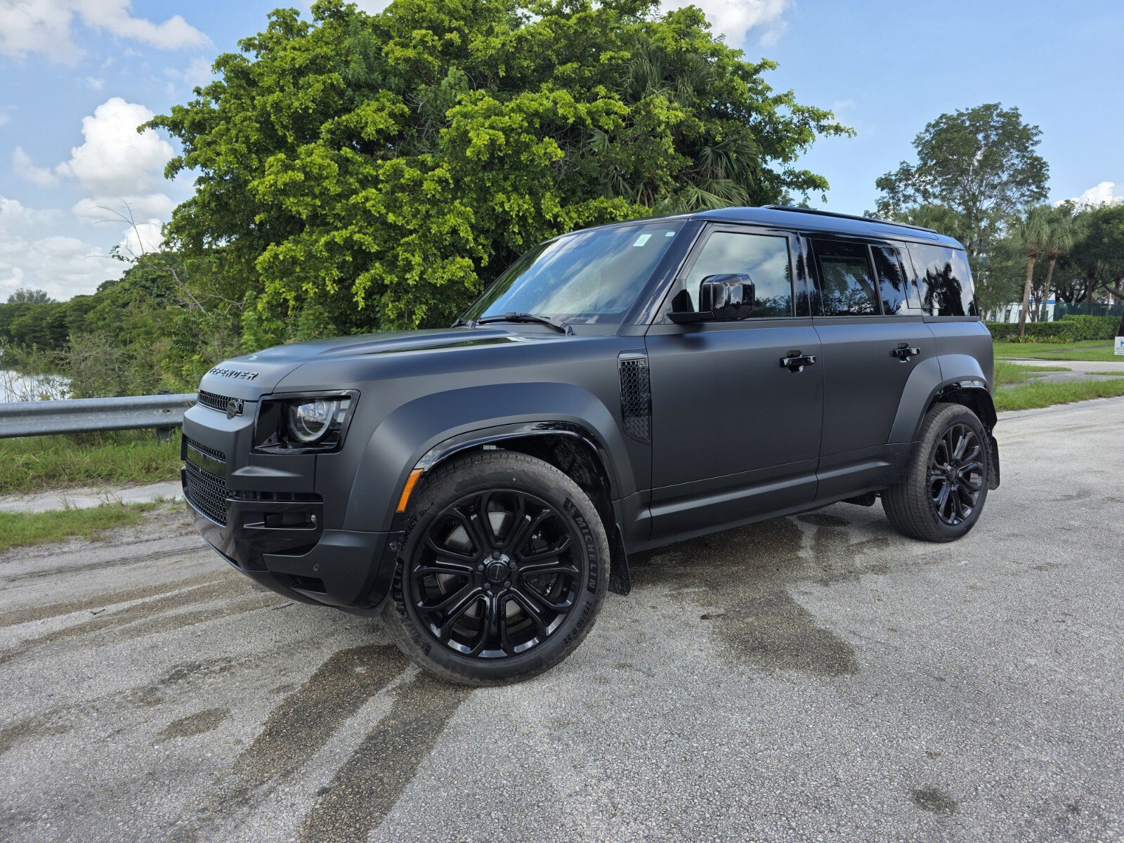 New 2026 Land Rover Defender 110 OCTA AWD/4WD image 1