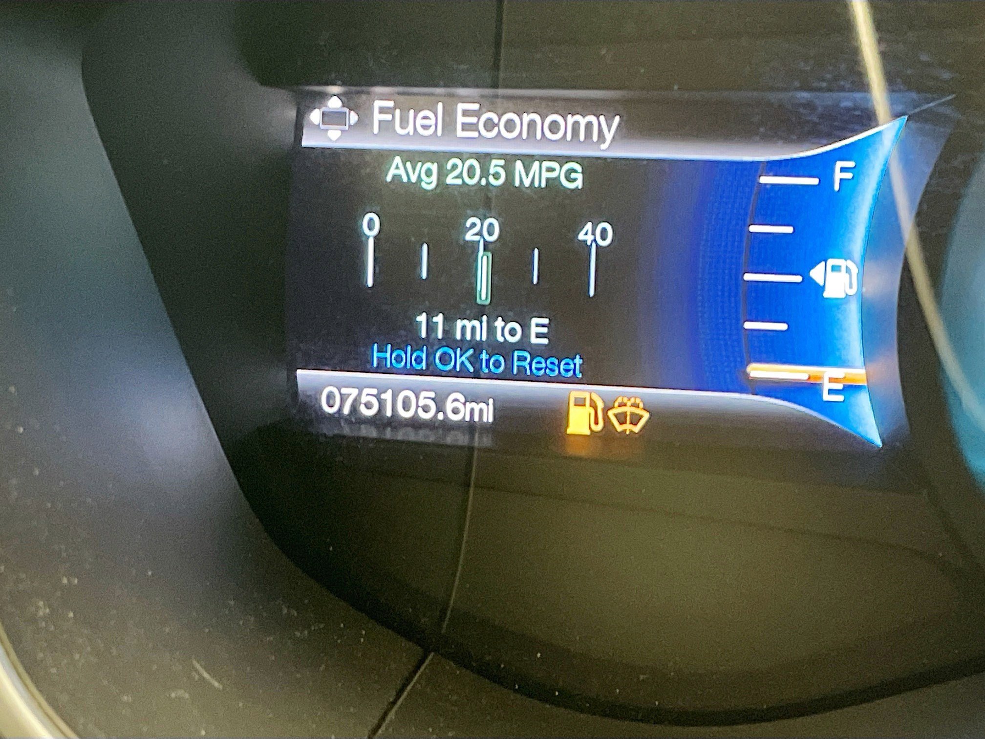 Used 2017 Ford Fusion SE w/ Fusion SE Technology Package image 8