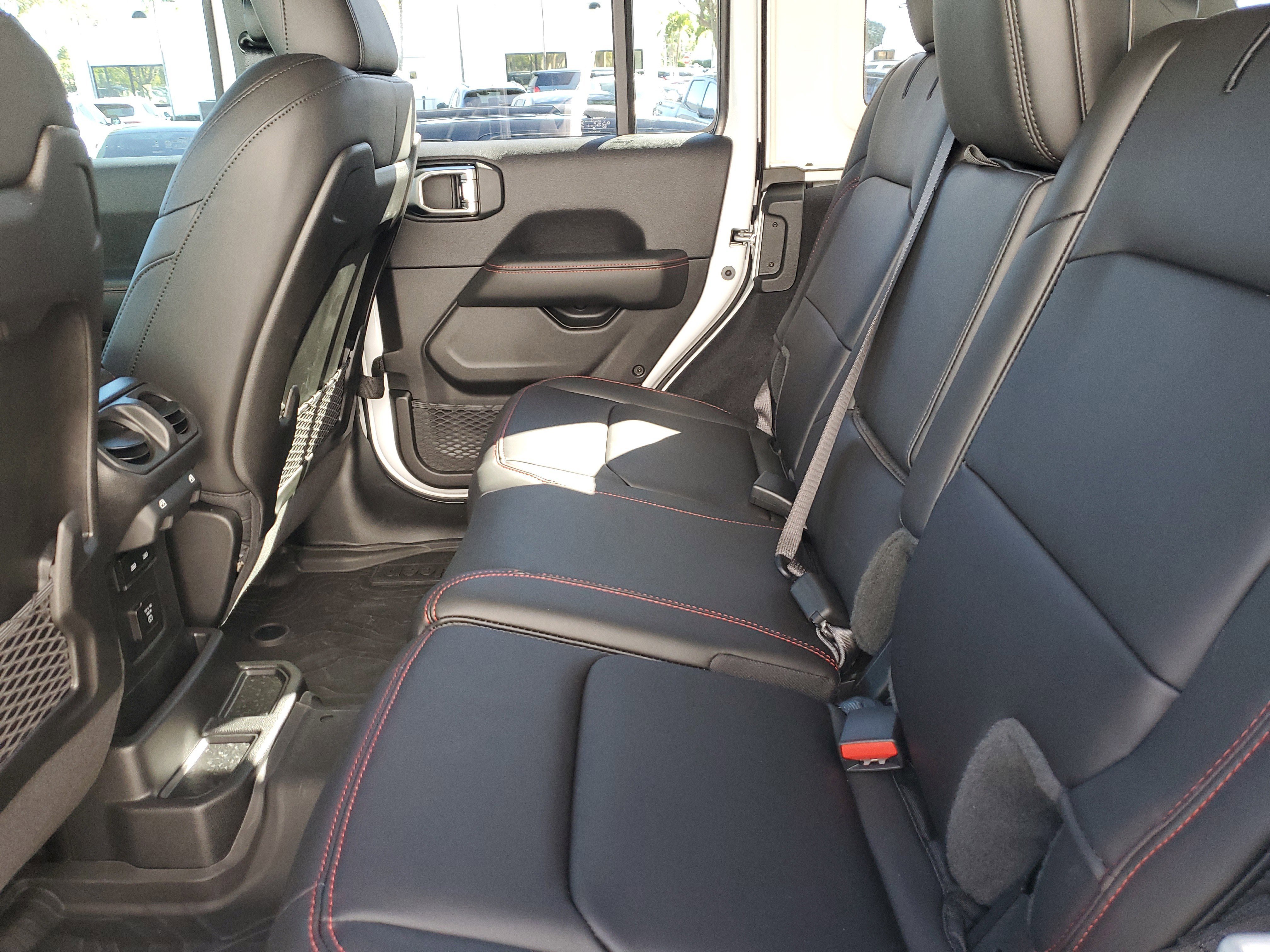 Used 2025 Jeep Wrangler Unlimited Rubicon w/ Safety Group image 14