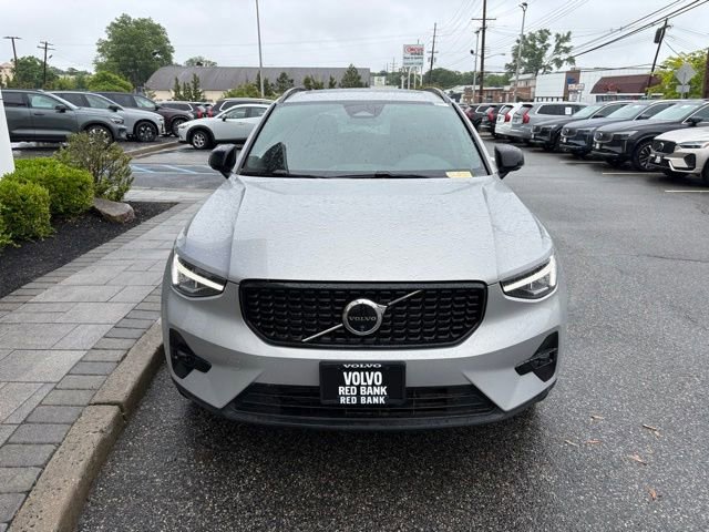Used 2025 Volvo XC40 B5 Plus AWD/4WD image 8