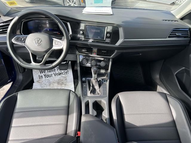 Certified 2023 Volkswagen Jetta SE w/ Panoramic Sunroof Package image 13