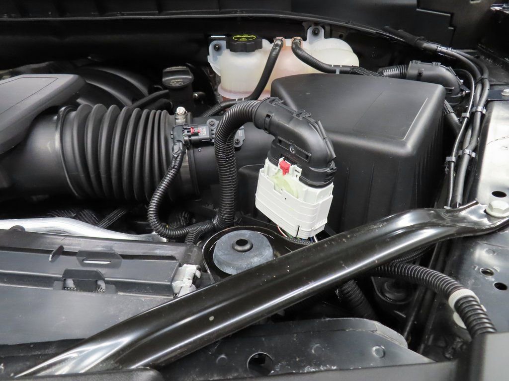 Used 2025 Chevrolet Suburban High Country AWD/4WD image 32