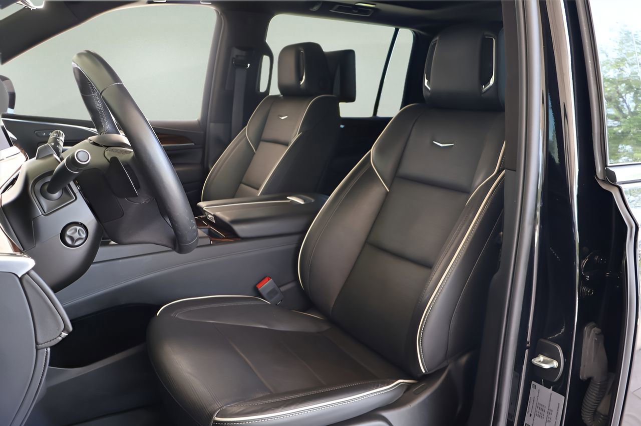 Certified 2024 Cadillac Escalade ESV Premium Luxury image 12